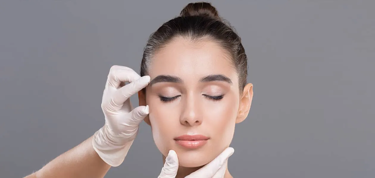 doctor examining the face of woman for facelift